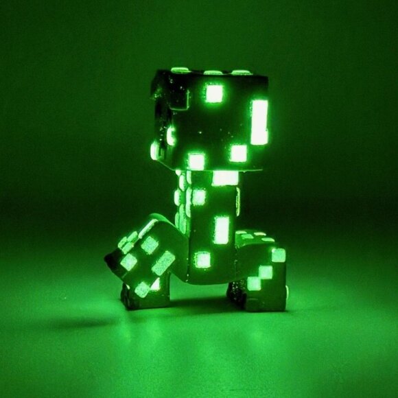 NEW 2025 Wondercon Exclusive YouTooz Minecraft Glow in the Dark Creeper 4'' Figu - Picture 3 of 4